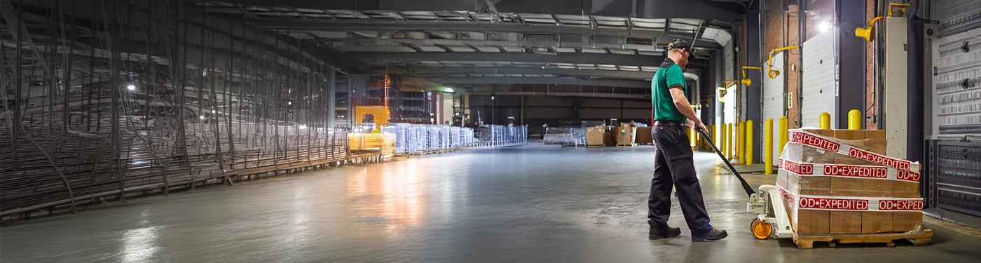 Expedited_Guaranteedbynoon_hero_dock_employee_rev_1400x375.webp