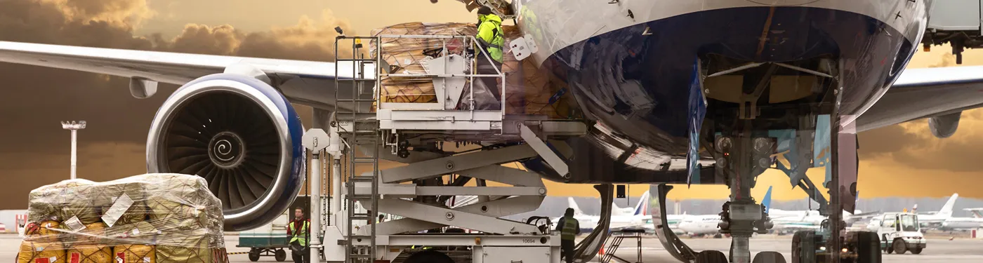 Global_AirFreight_plane_cargo_1400x375.webp